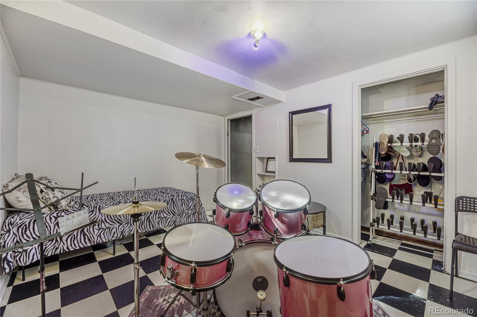 MLS Image #27 for 2924 s zurich court,denver, Colorado
