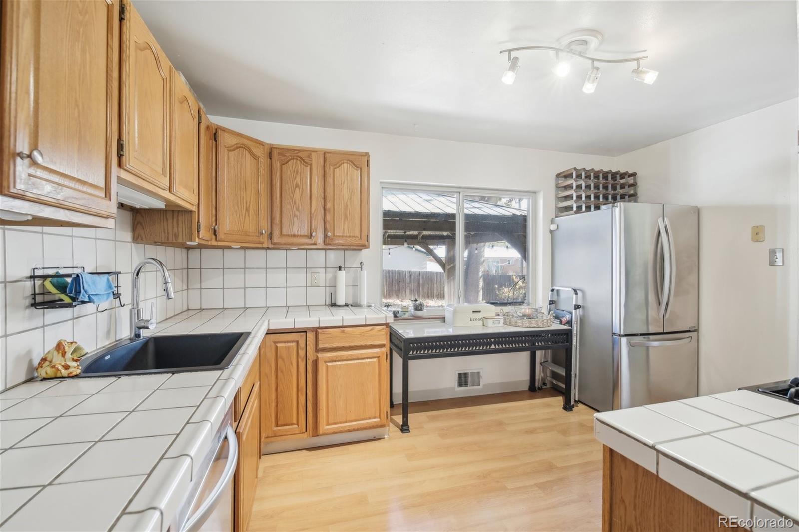 MLS Image #6 for 2924 s zurich court,denver, Colorado
