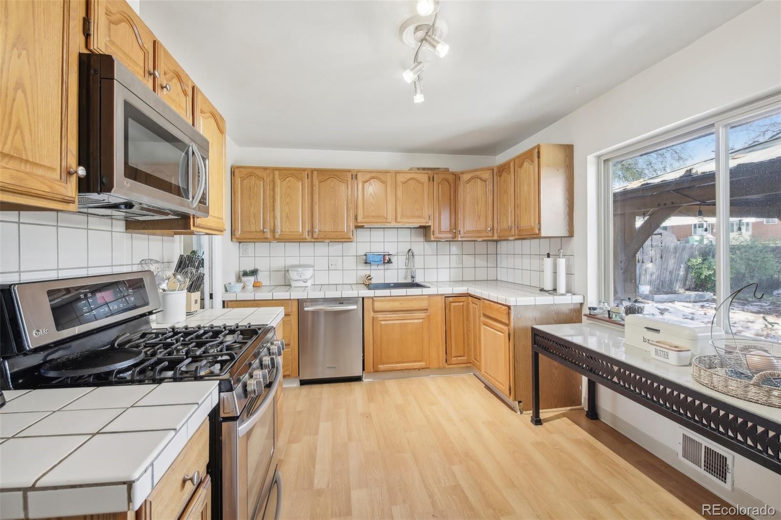 MLS Image #7 for 2924 s zurich court,denver, Colorado