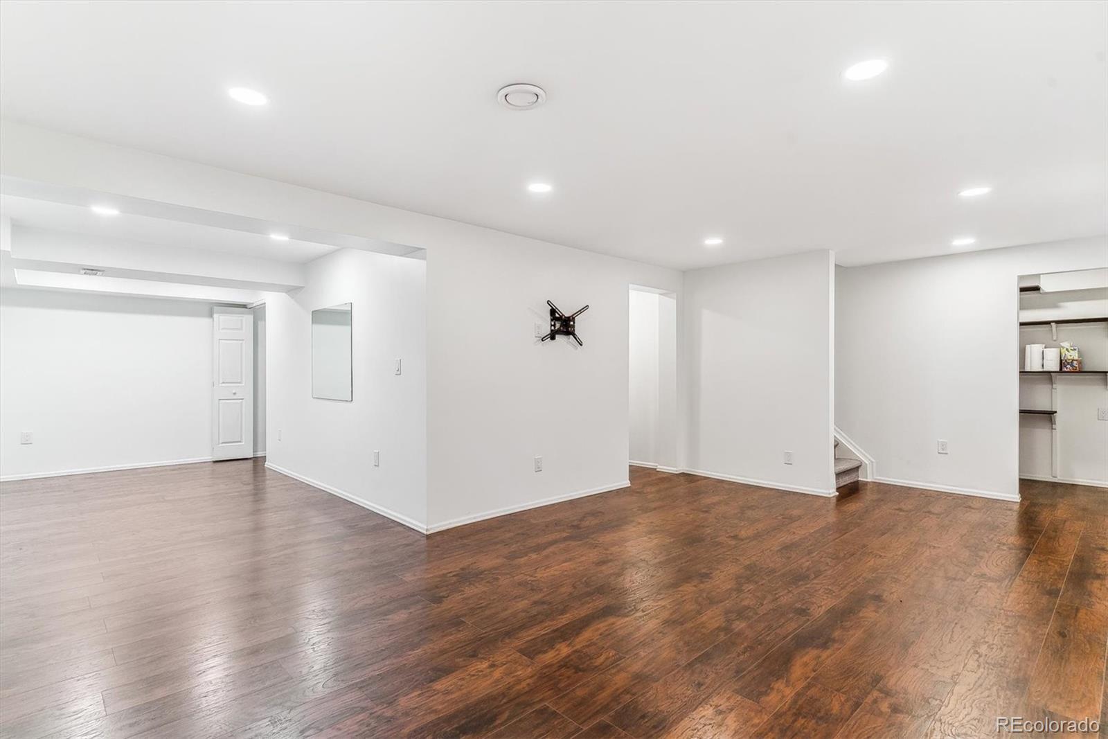 MLS Image #17 for 1550 s syracuse street,denver, Colorado