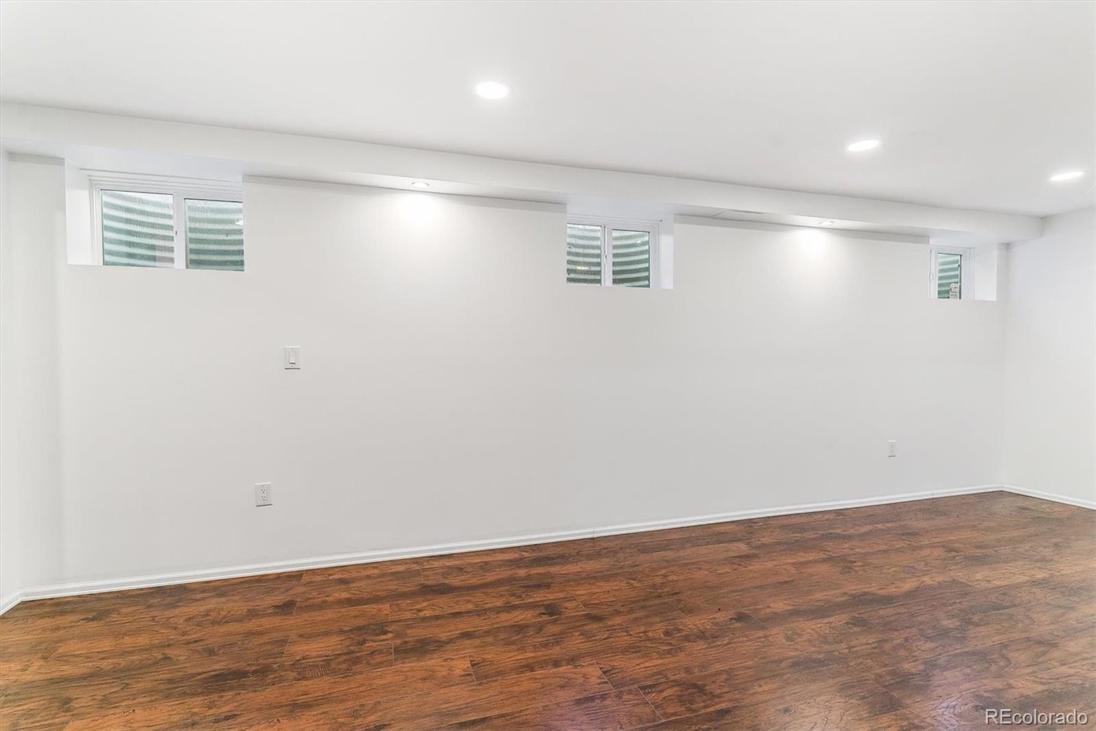 MLS Image #18 for 1550 s syracuse street,denver, Colorado
