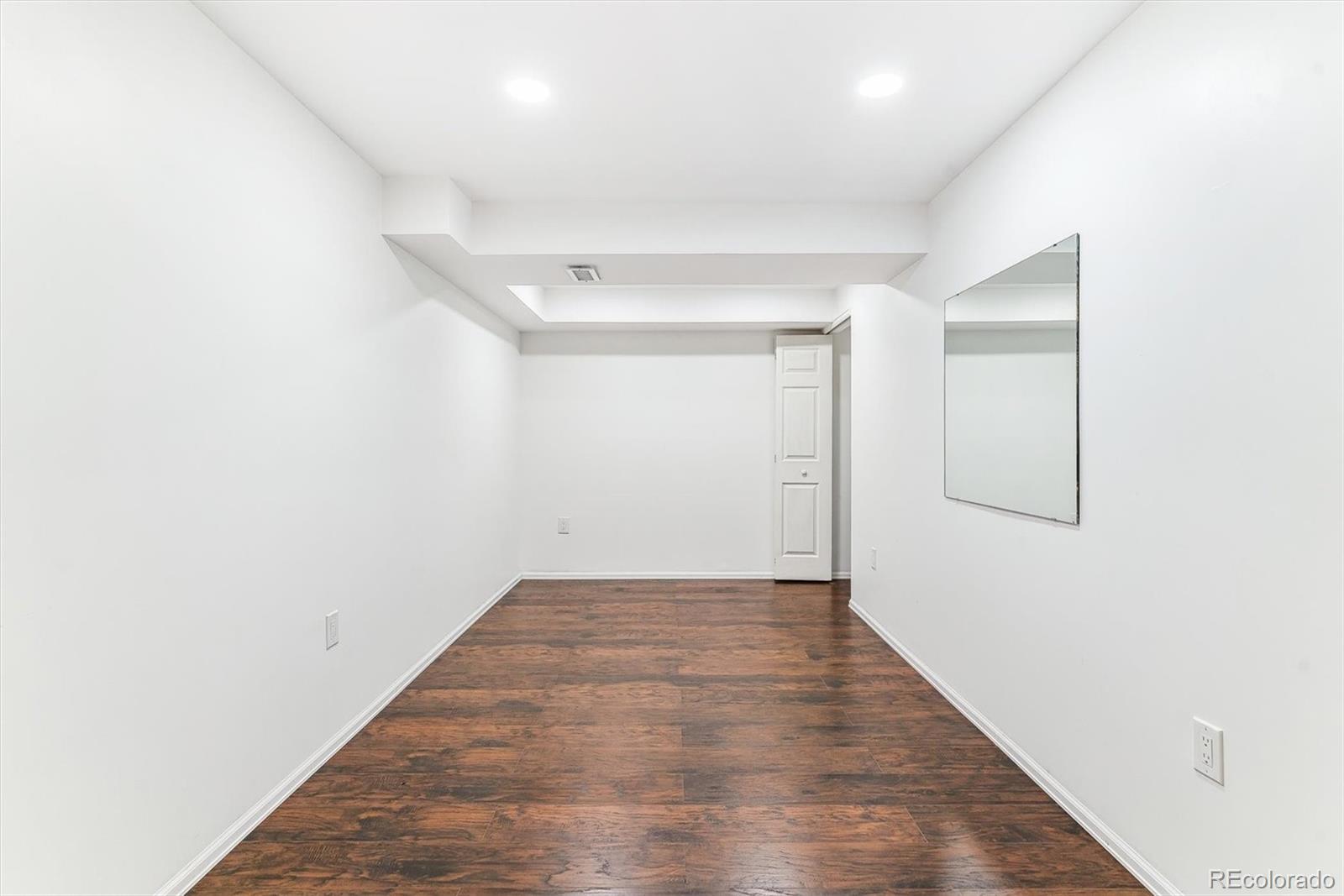 MLS Image #19 for 1550 s syracuse street,denver, Colorado