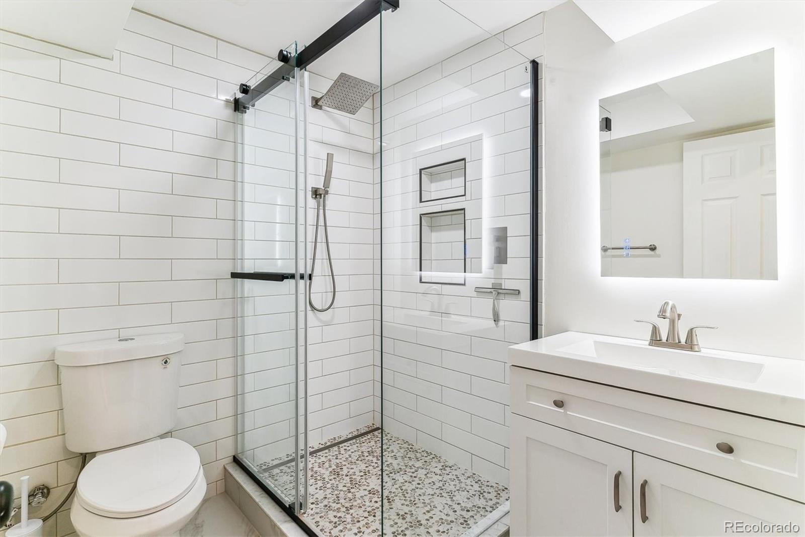 MLS Image #21 for 1550 s syracuse street,denver, Colorado