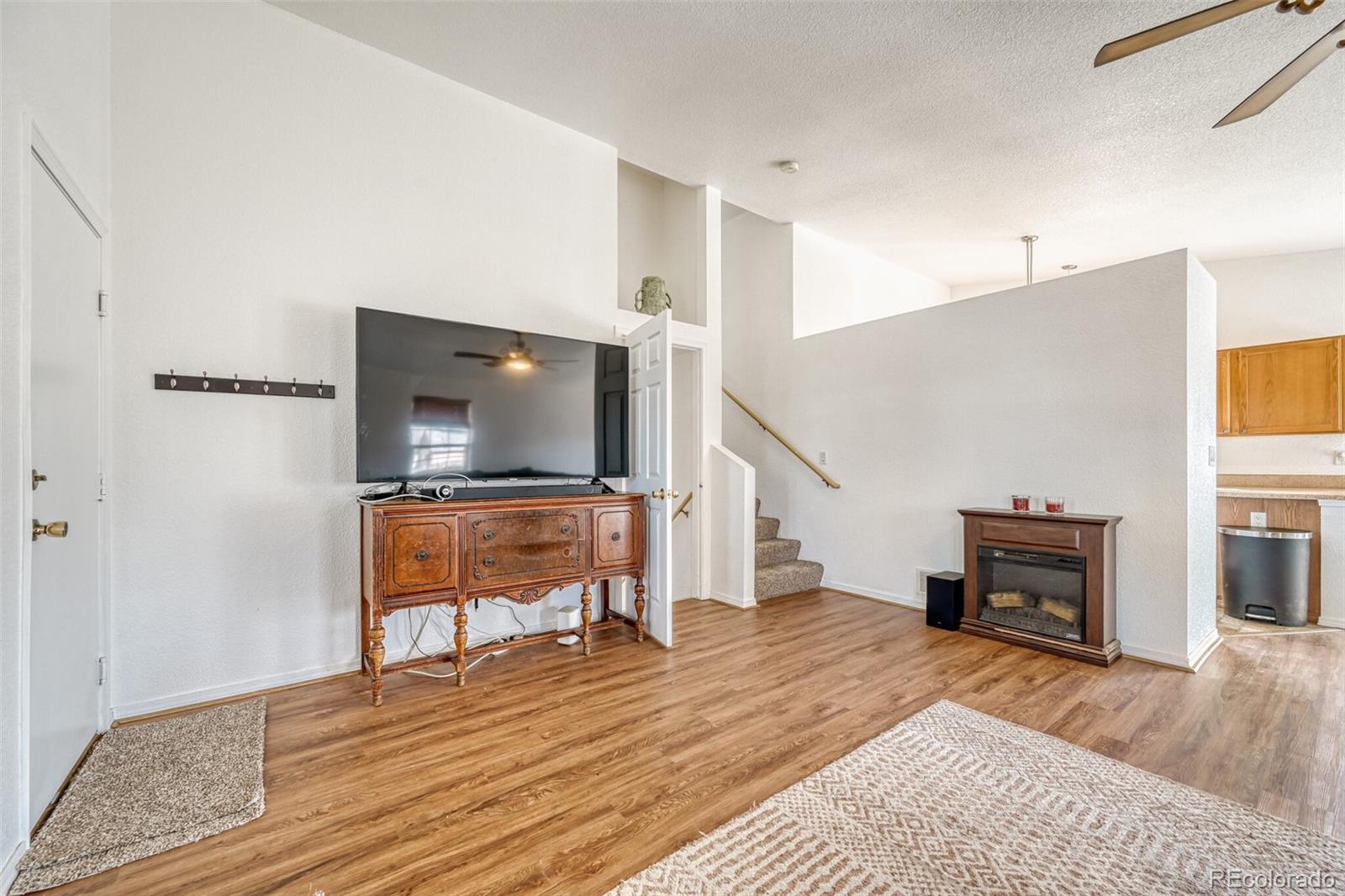 MLS Image #3 for 1055  sunrise circle,dacono, Colorado
