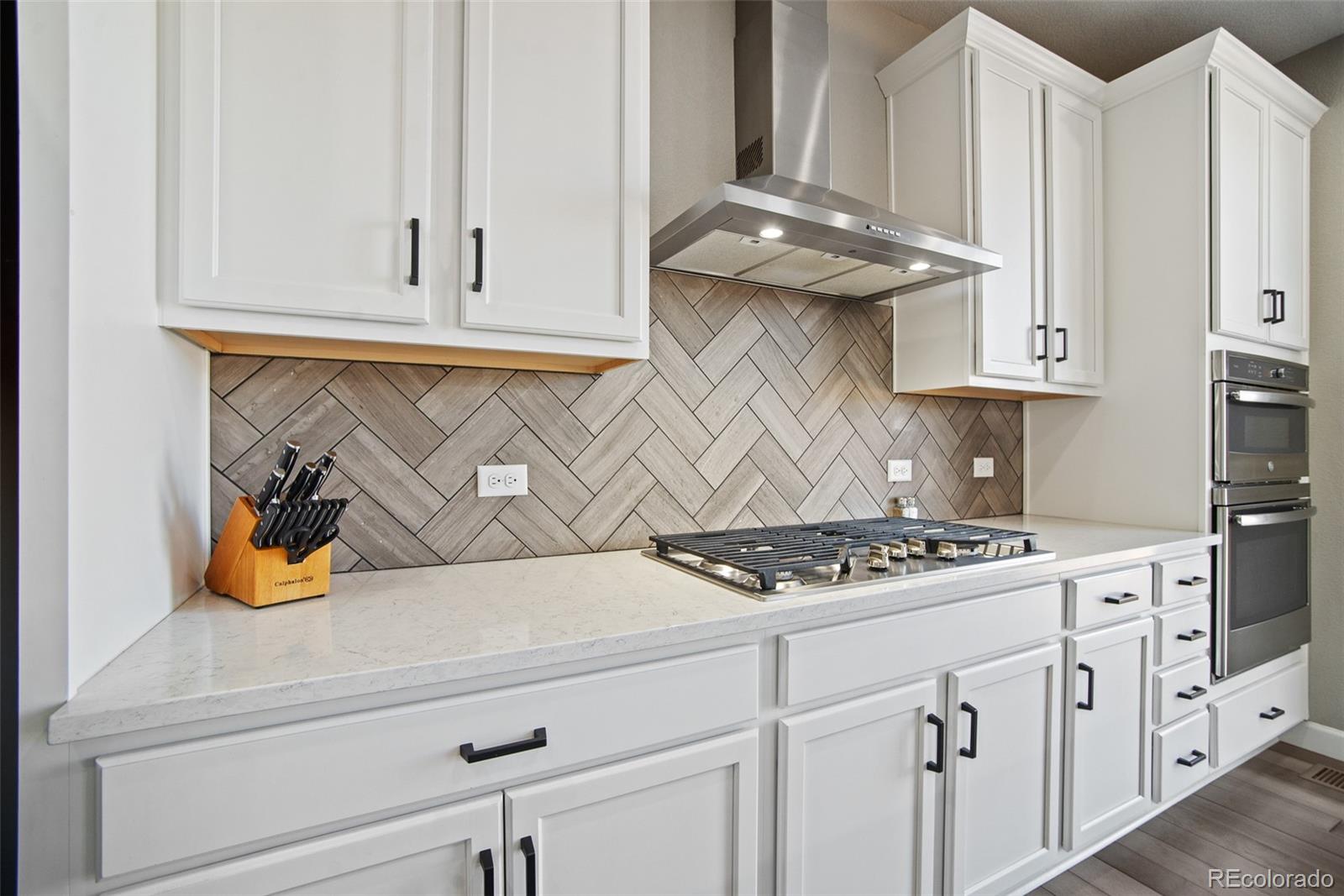 MLS Image #13 for 26421 e moraine place,aurora, Colorado