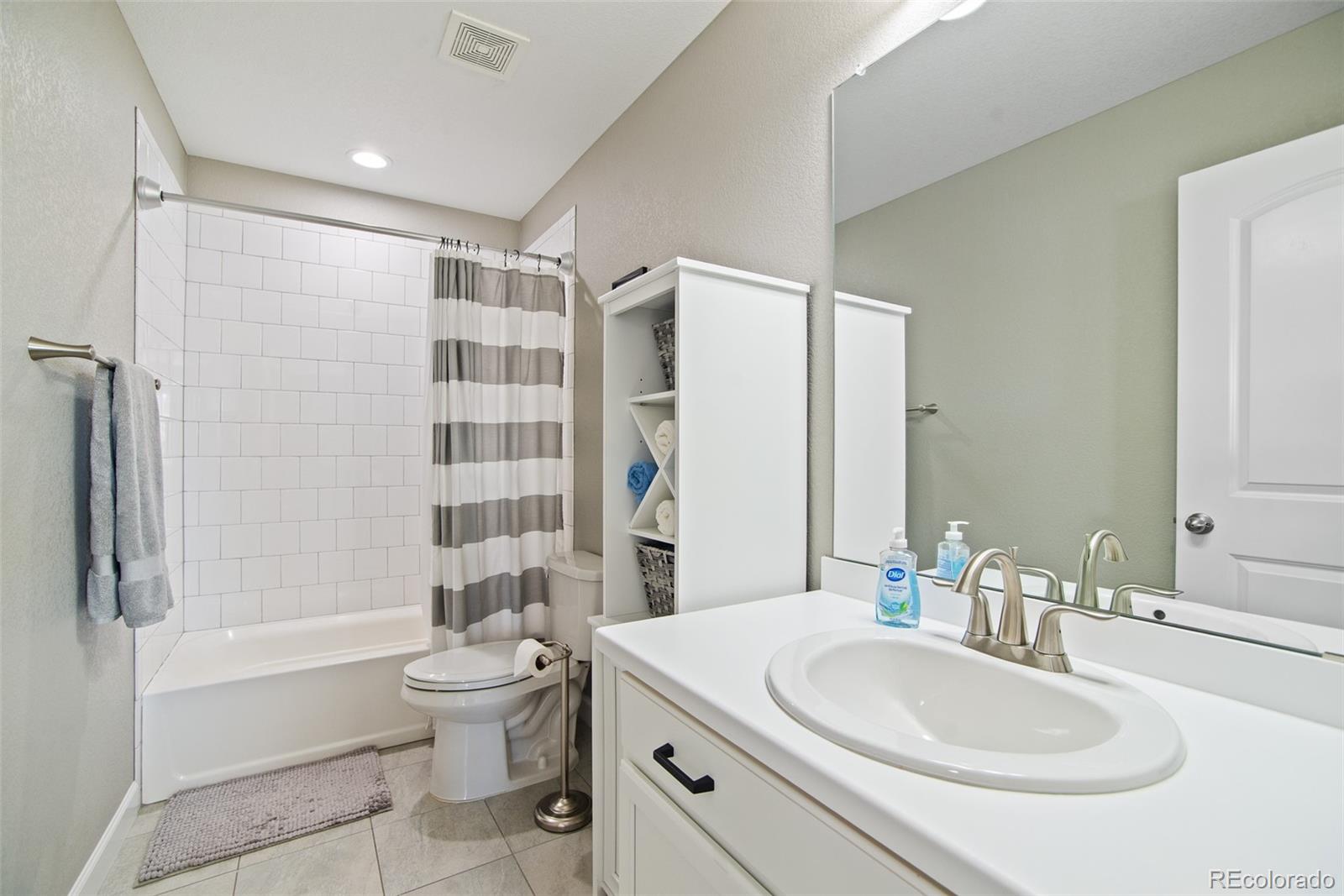 MLS Image #37 for 26421 e moraine place,aurora, Colorado