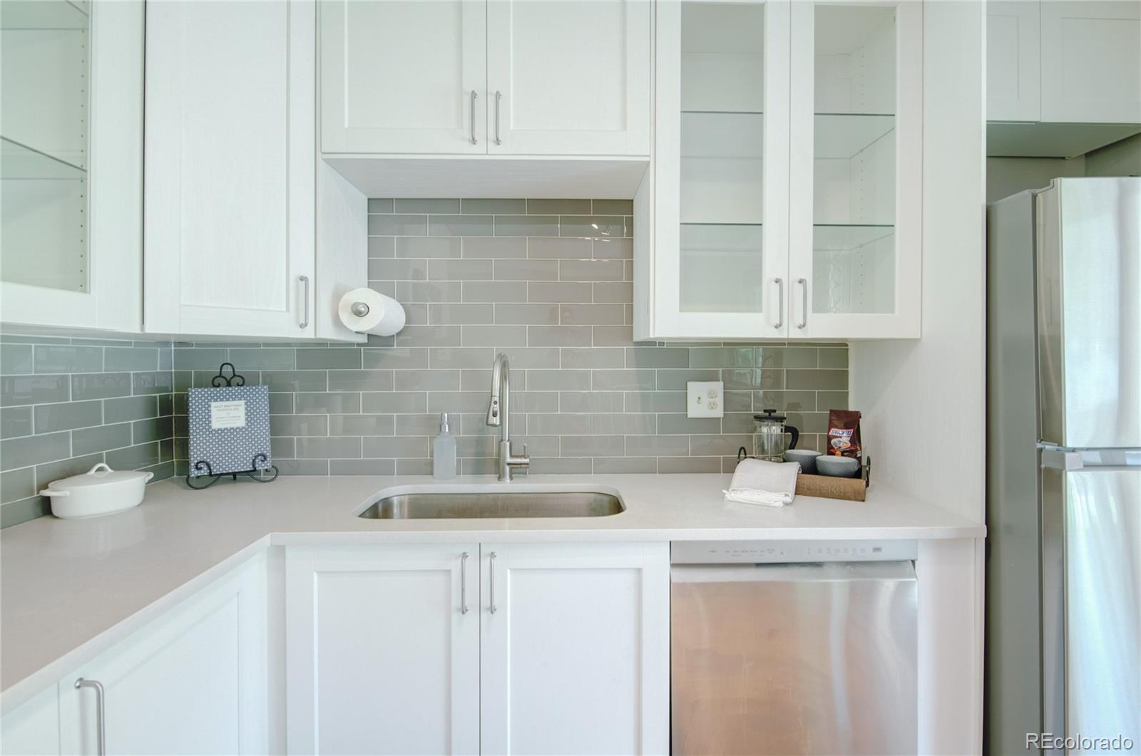 MLS Image #11 for 6523 s field way,littleton, Colorado