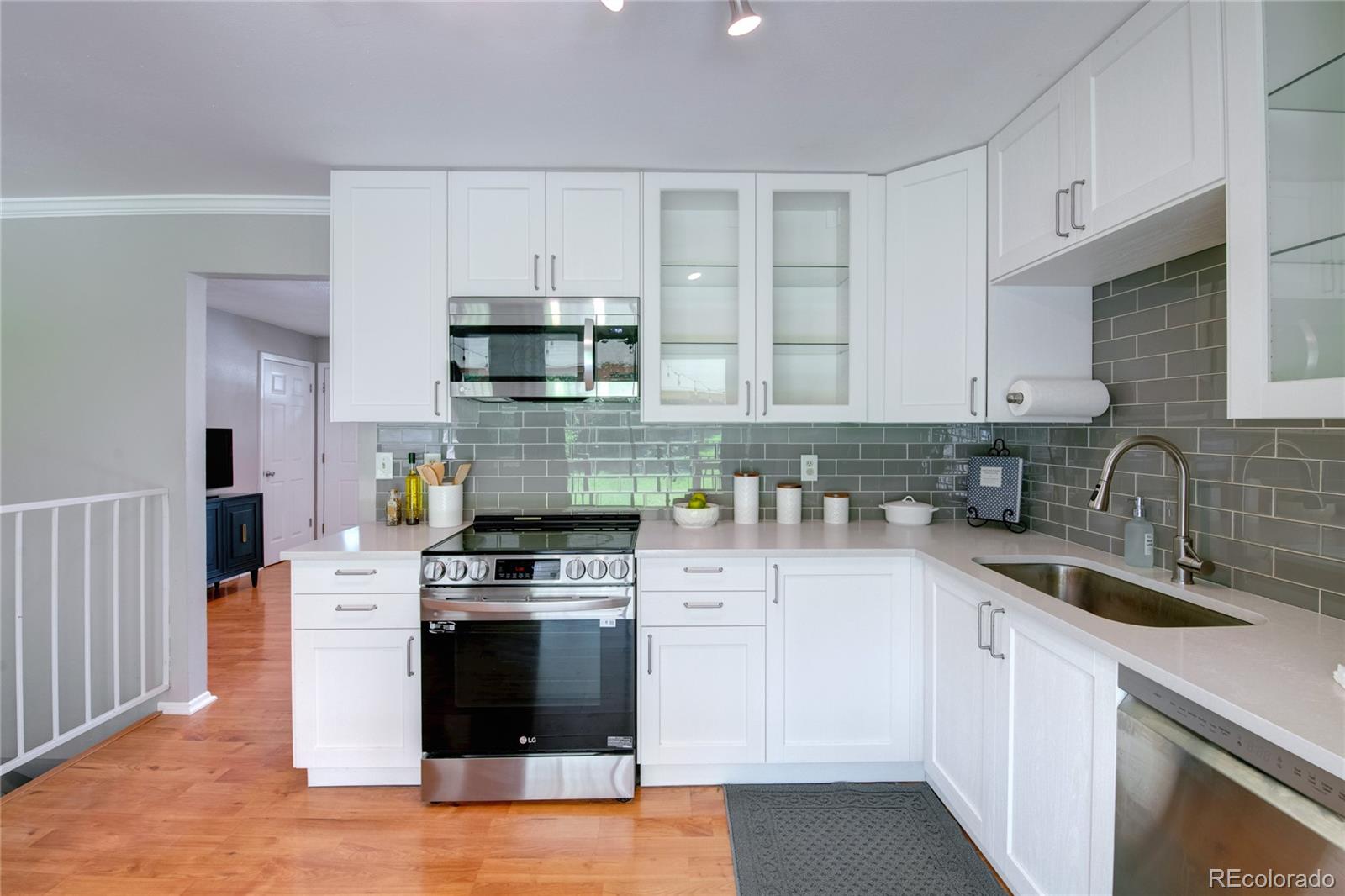 MLS Image #13 for 6523 s field way,littleton, Colorado