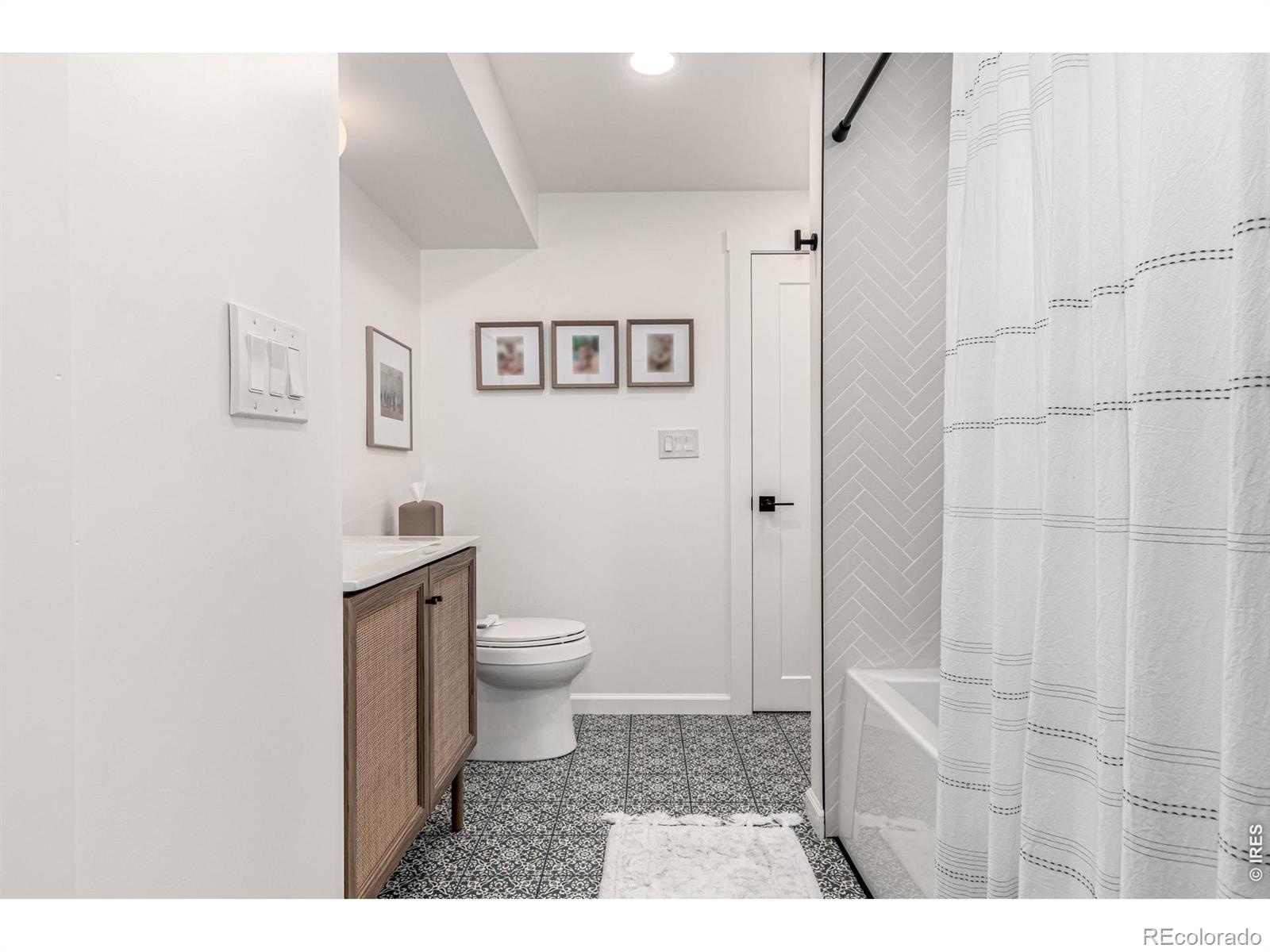 MLS Image #24 for 1542 s ogden street,denver, Colorado