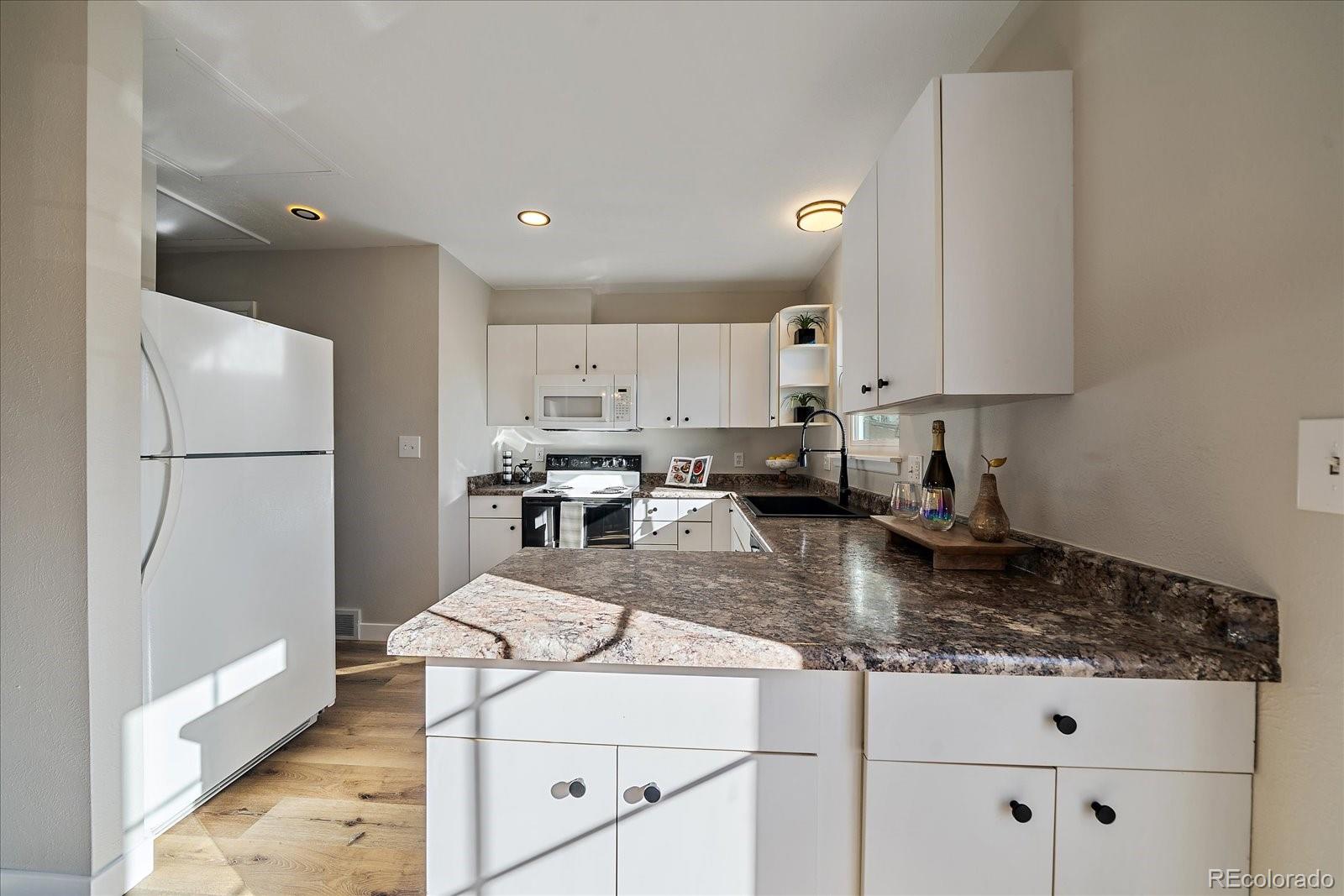 MLS Image #10 for 2614 s grant street,denver, Colorado