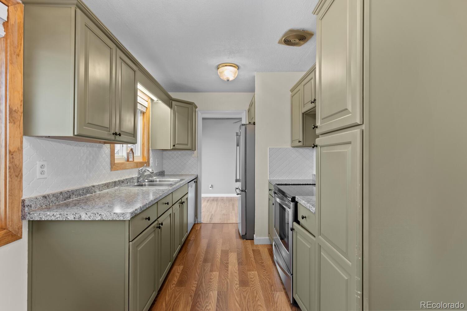 MLS Image #11 for 8540  faraday street,denver, Colorado