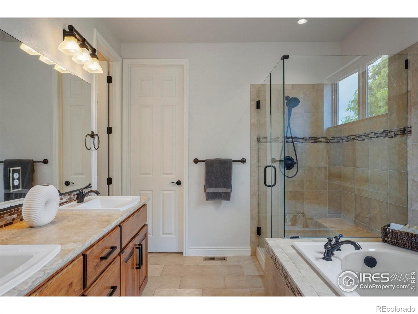 MLS Image #14 for 2353 s juniper way,lakewood, Colorado
