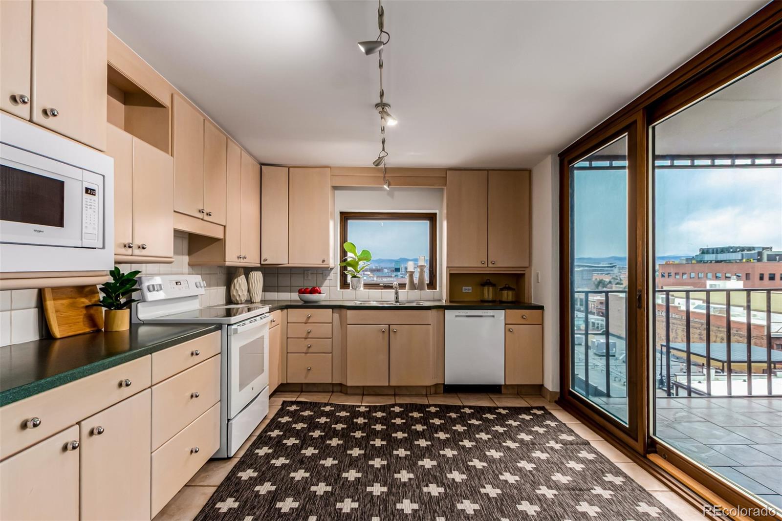 MLS Image #16 for 1551  larimer street,denver, Colorado