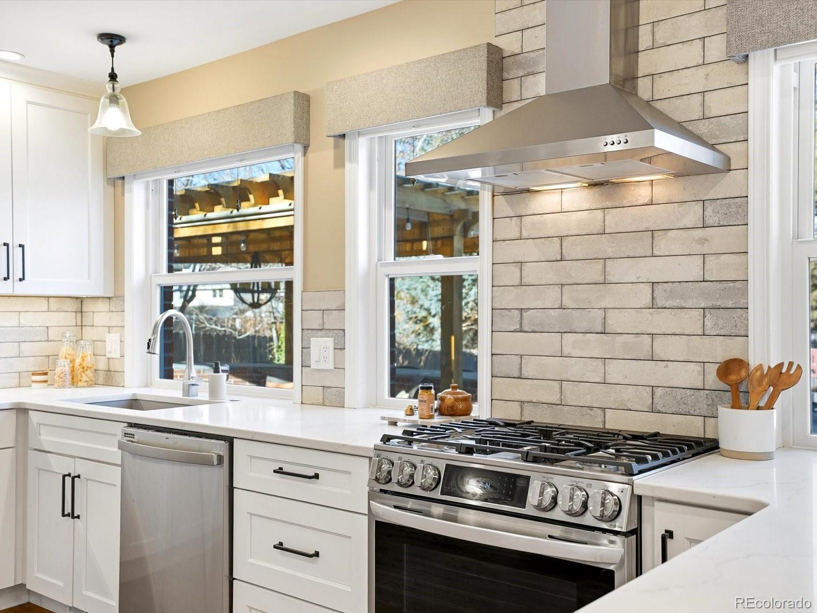 MLS Image #14 for 2544 s krameria street,denver, Colorado