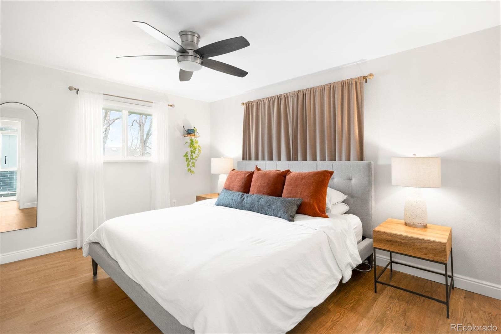MLS Image #12 for 2654 s high street,denver, Colorado