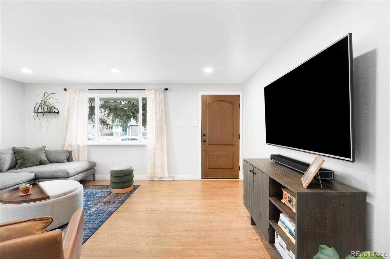 MLS Image #4 for 2654 s high street,denver, Colorado