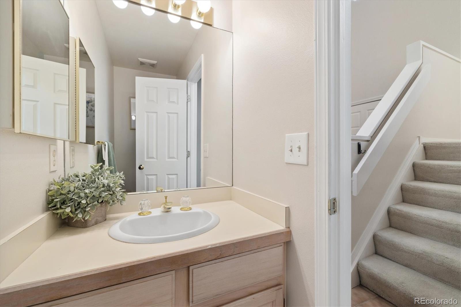 MLS Image #7 for 1530 s quebec way 30,denver, Colorado