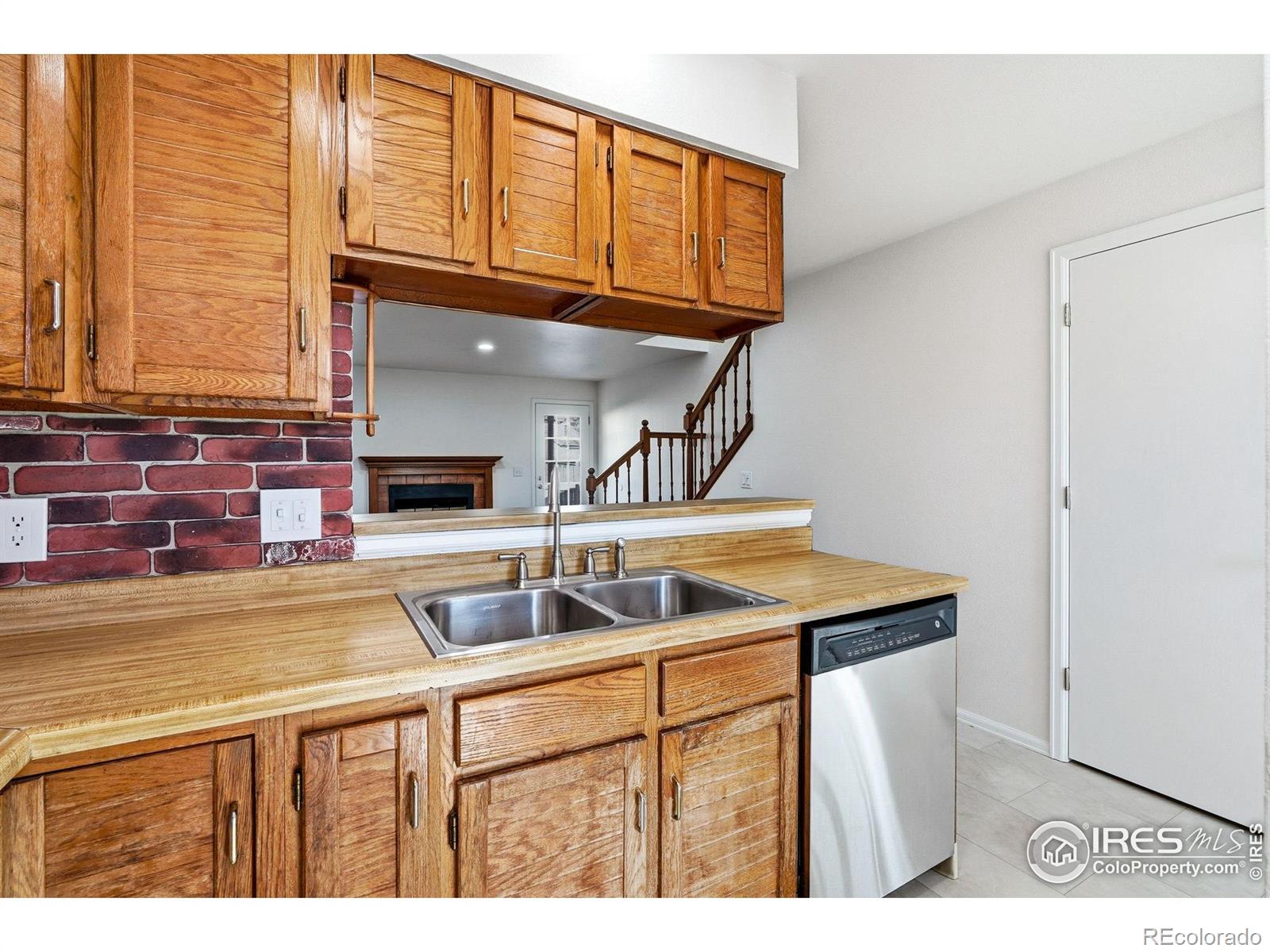 MLS Image #10 for 321  pheasant run,louisville, Colorado