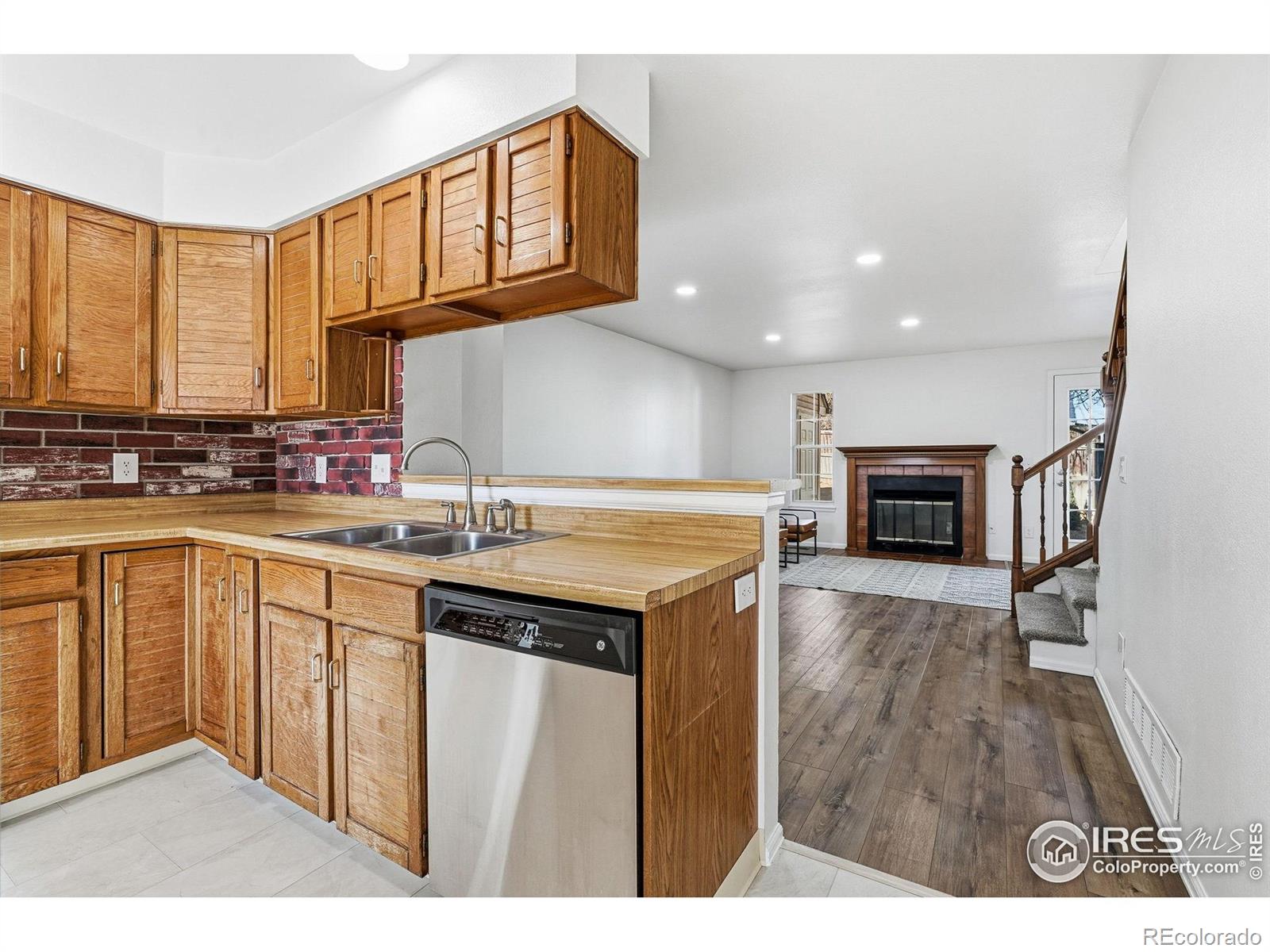 MLS Image #11 for 321  pheasant run,louisville, Colorado