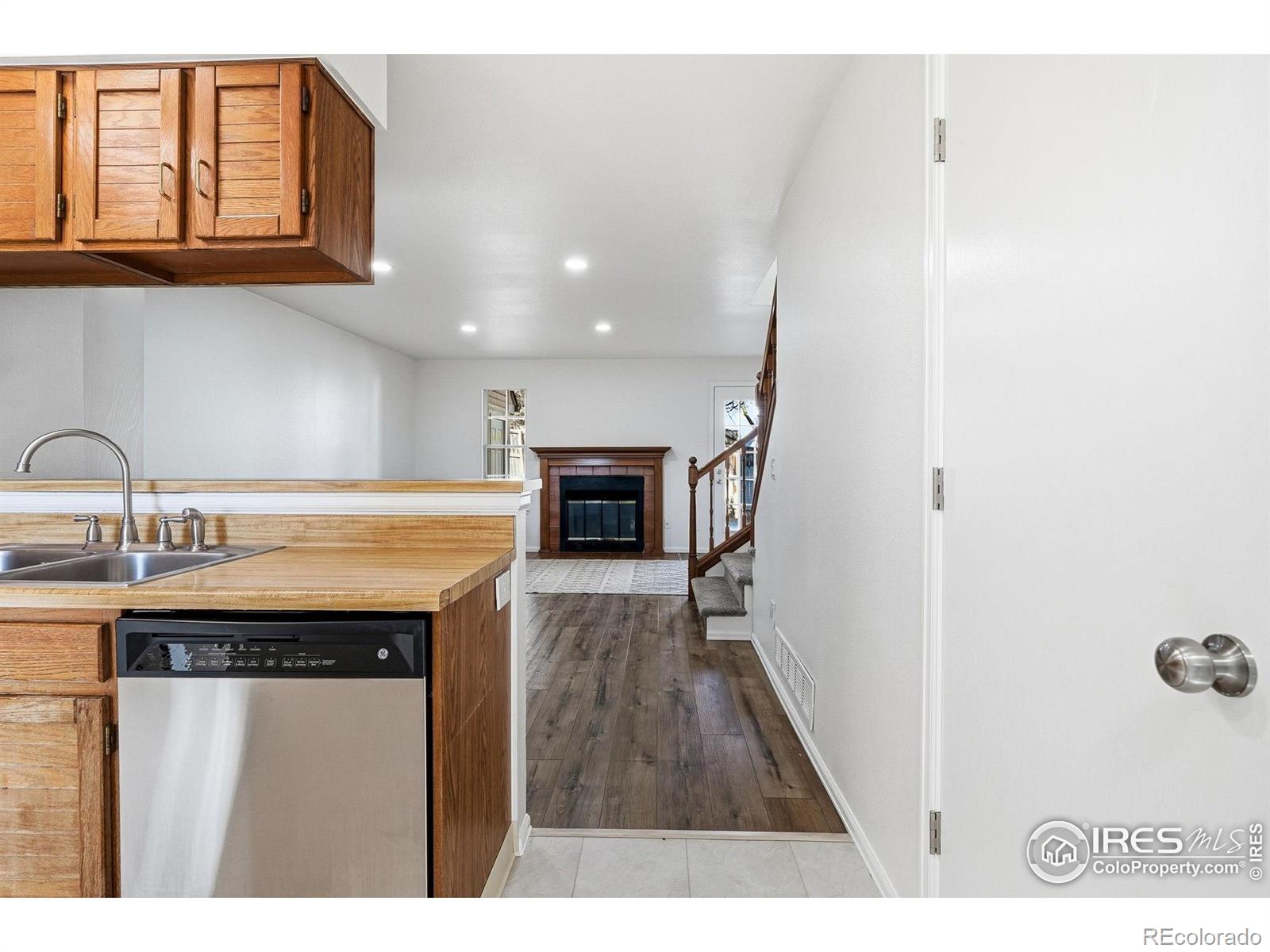 MLS Image #12 for 321  pheasant run,louisville, Colorado