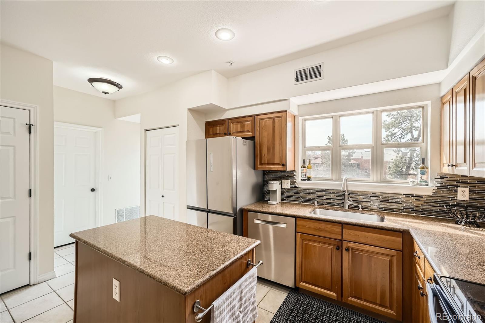 MLS Image #6 for 2901  wyandot street 8,denver, Colorado