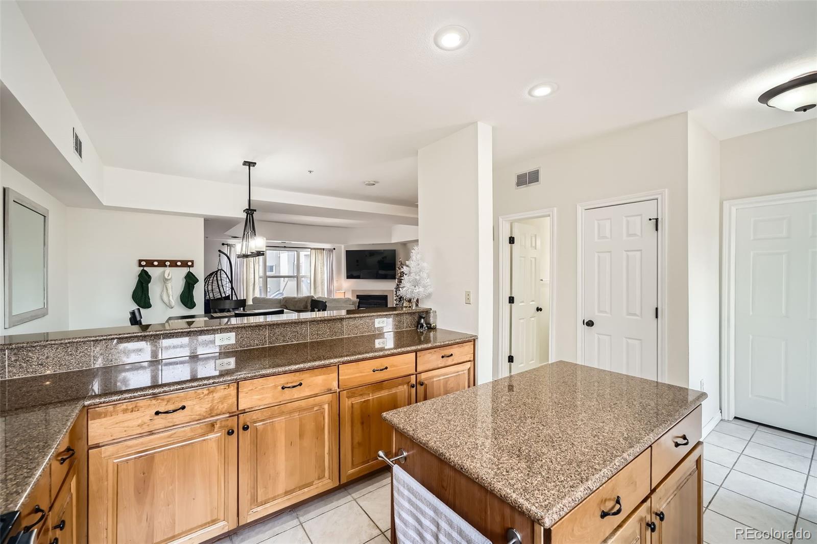MLS Image #7 for 2901  wyandot street 8,denver, Colorado