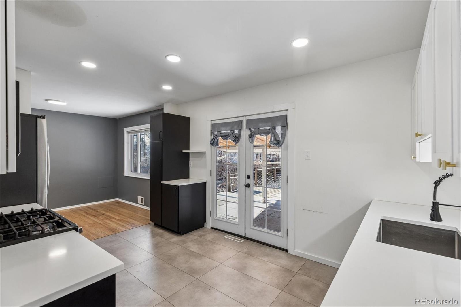 MLS Image #9 for 2725 s zurich court,denver, Colorado