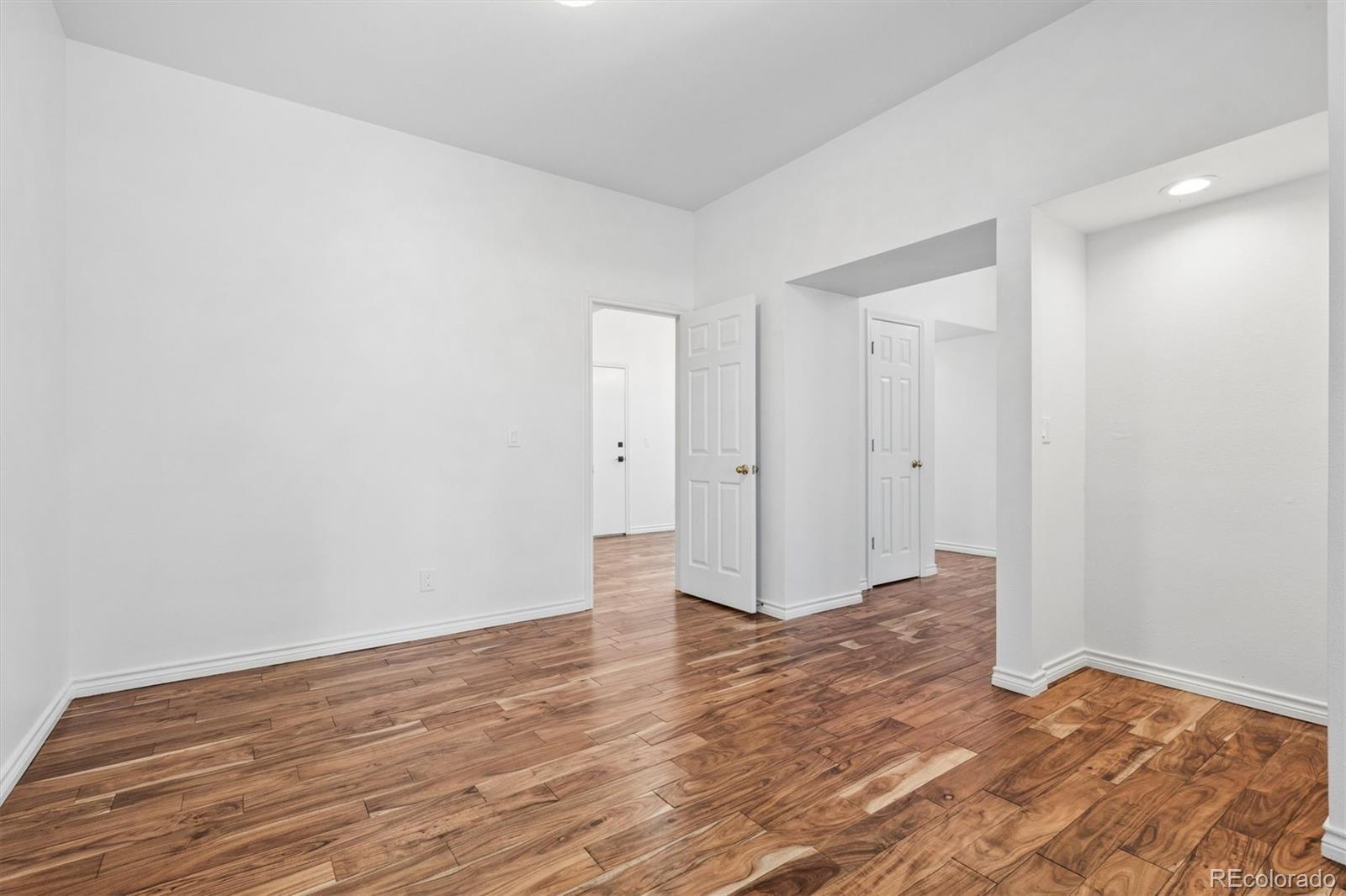 MLS Image #13 for 1655 s syracuse street,denver, Colorado