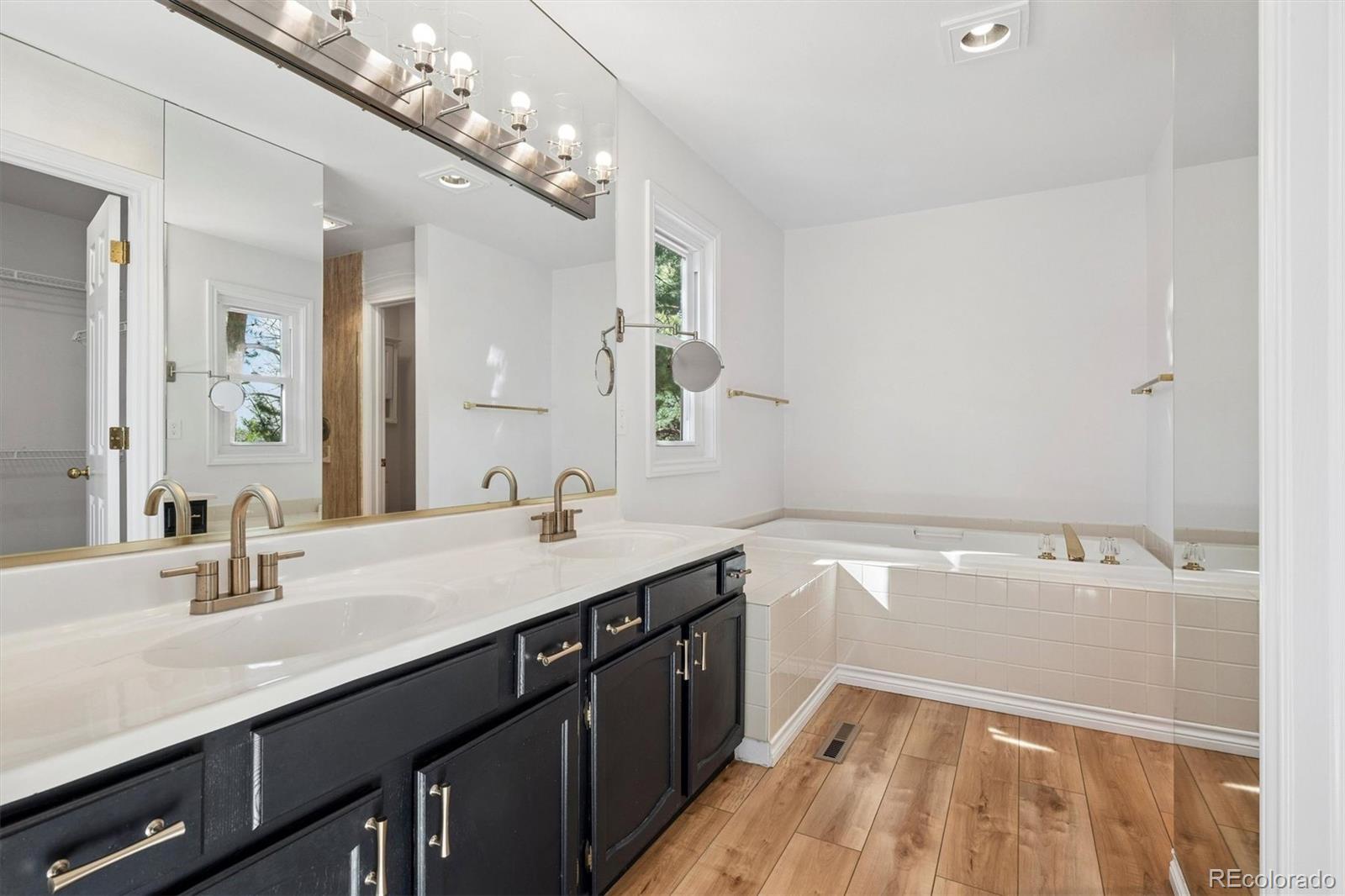 MLS Image #16 for 1655 s syracuse street,denver, Colorado