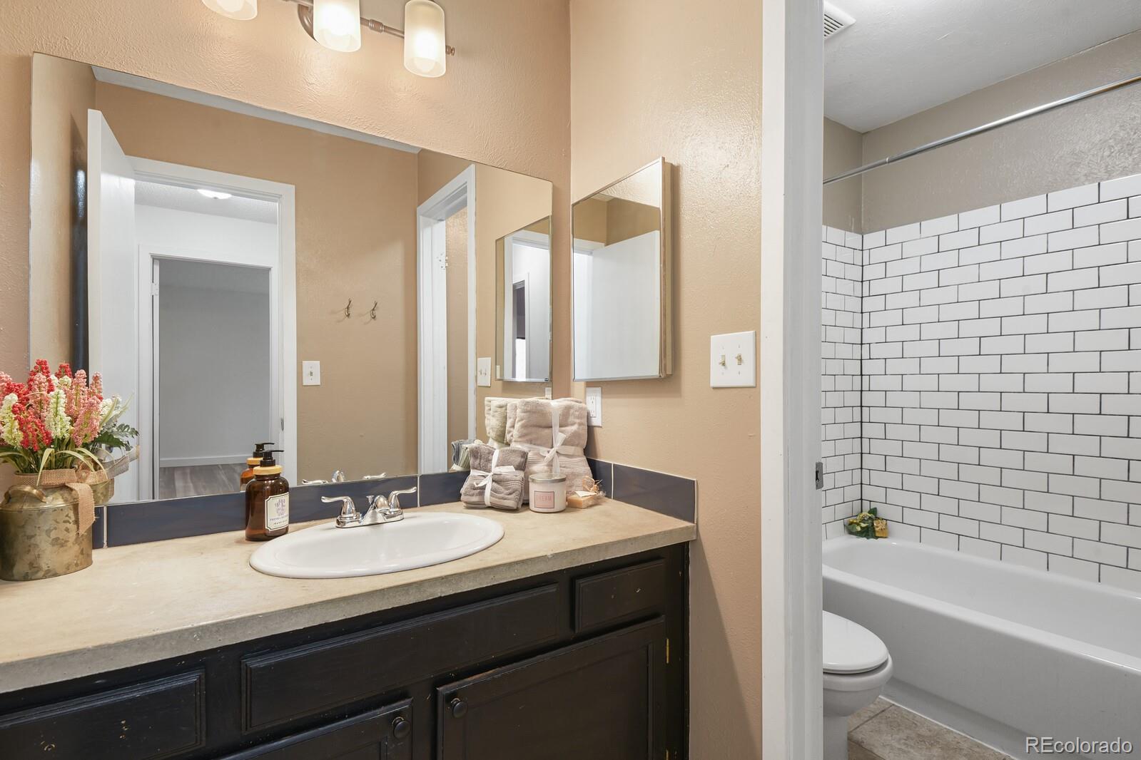 MLS Image #11 for 8378 s upham way,littleton, Colorado