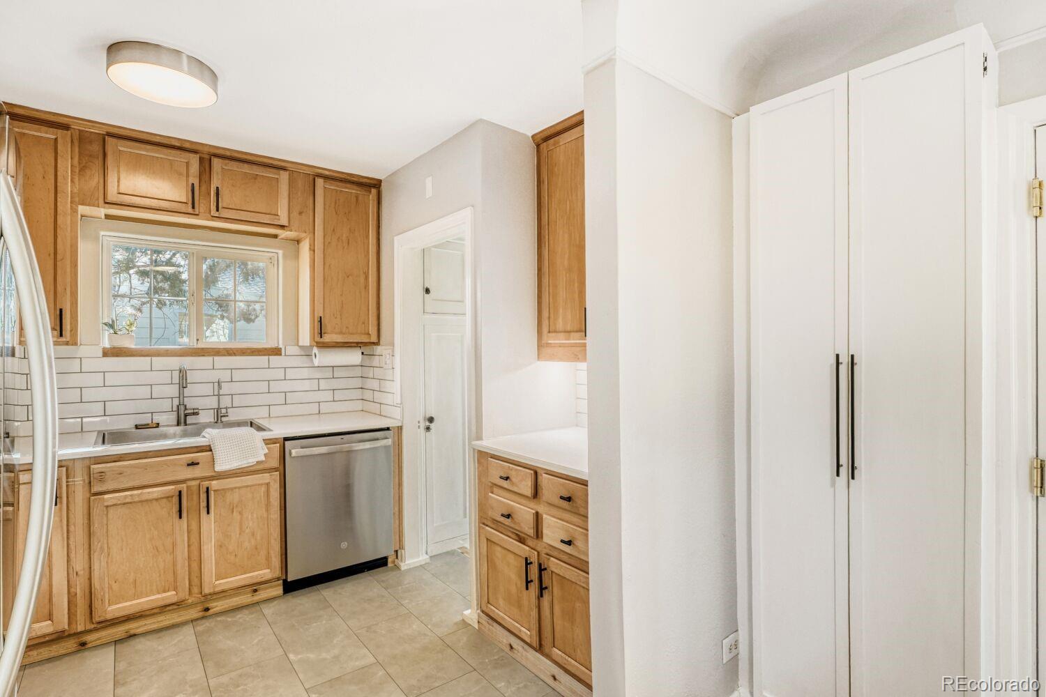 MLS Image #11 for 737  glencoe street,denver, Colorado