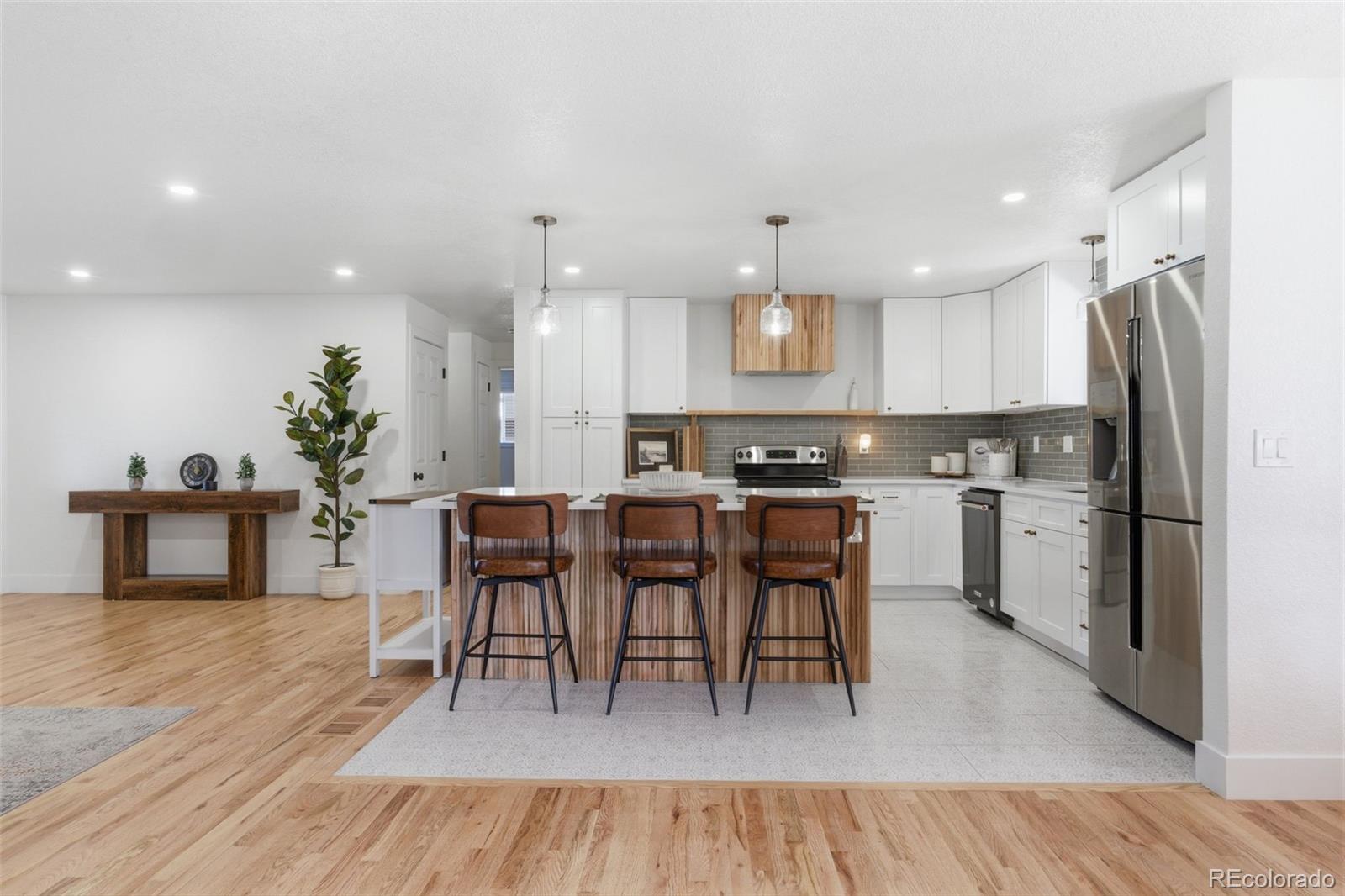 MLS Image #5 for 666  kittredge street,aurora, Colorado
