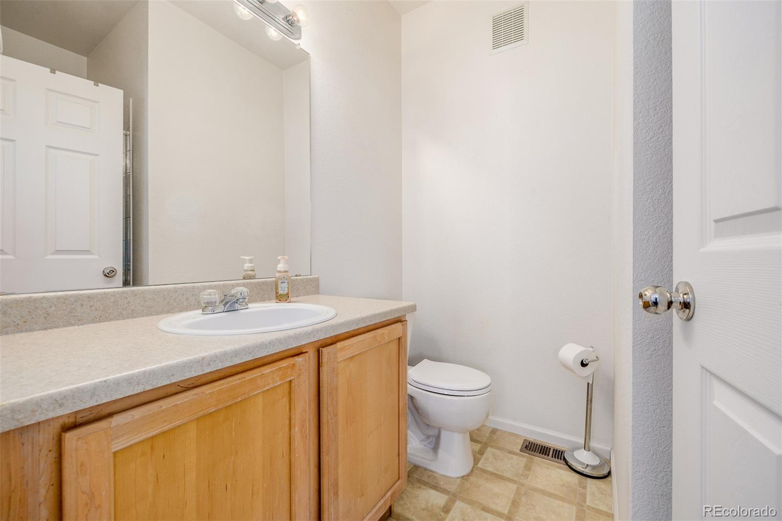 MLS Image #15 for 18727 e yale circle,aurora, Colorado