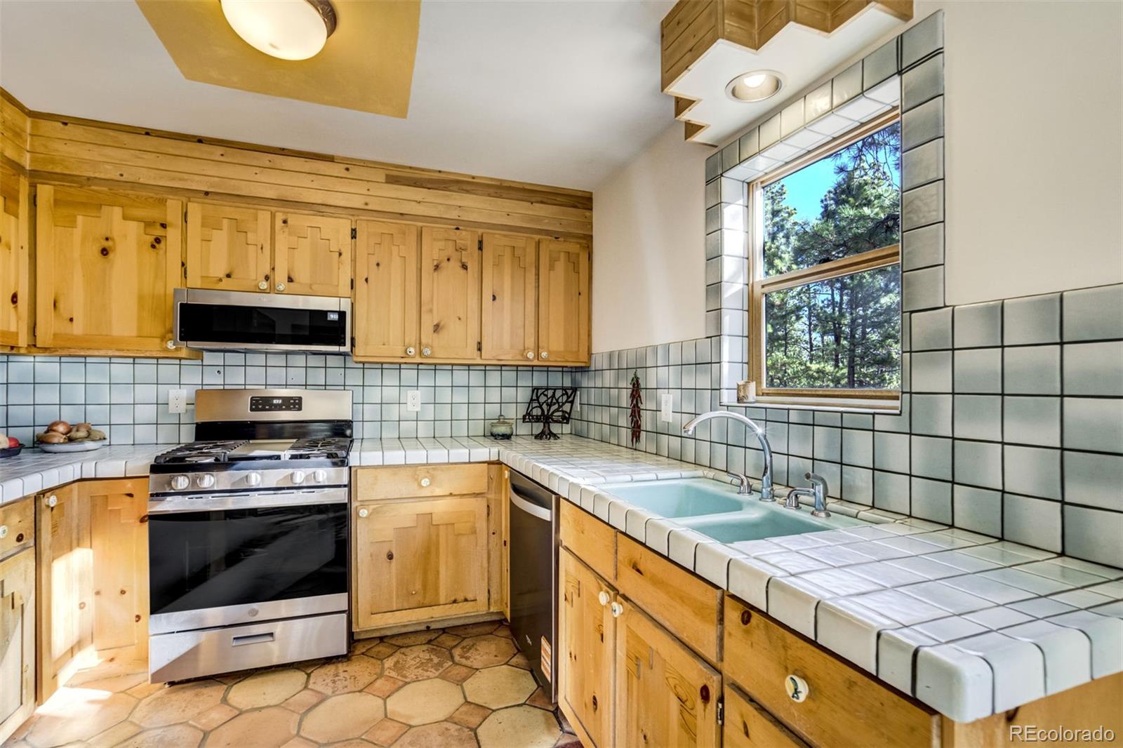 MLS Image #14 for 12225  glenridge lane,colorado springs, Colorado