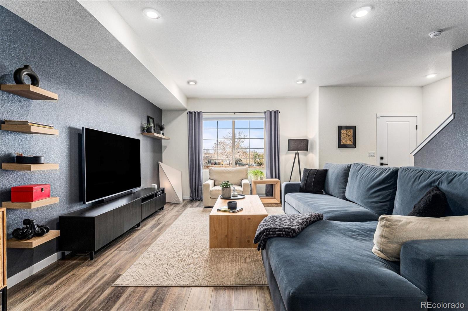 MLS Image #1 for 811 e 98th avenue,thornton, Colorado