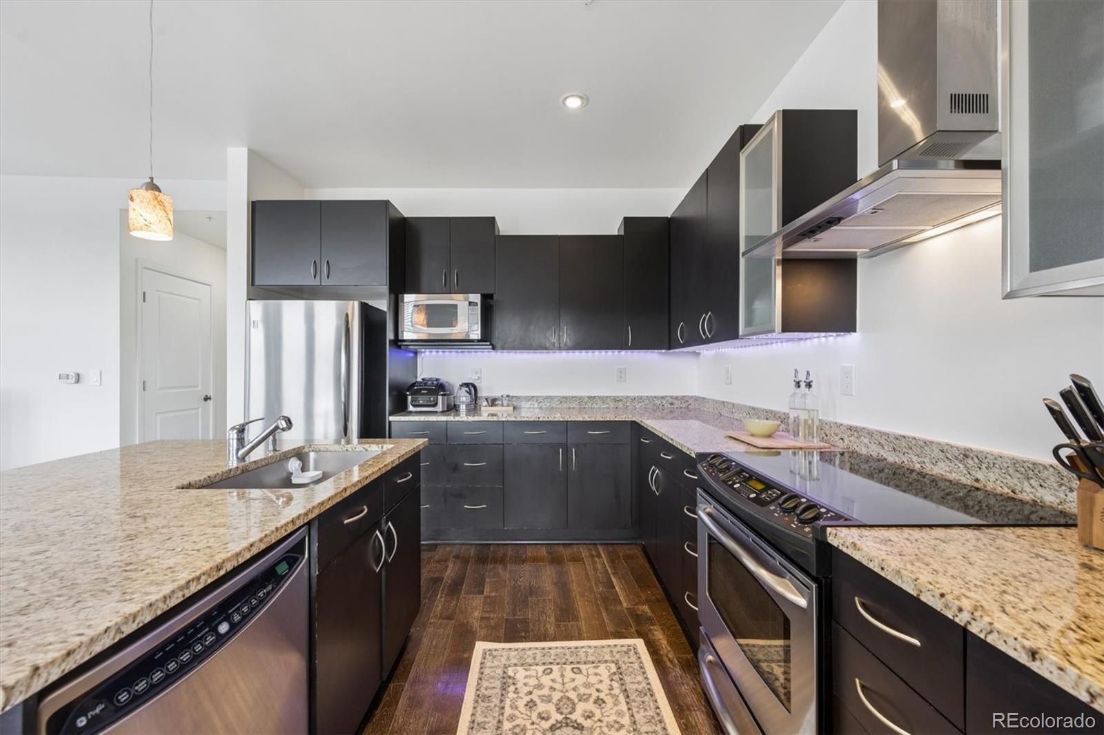 MLS Image #10 for 2958  syracuse street 317,denver, Colorado