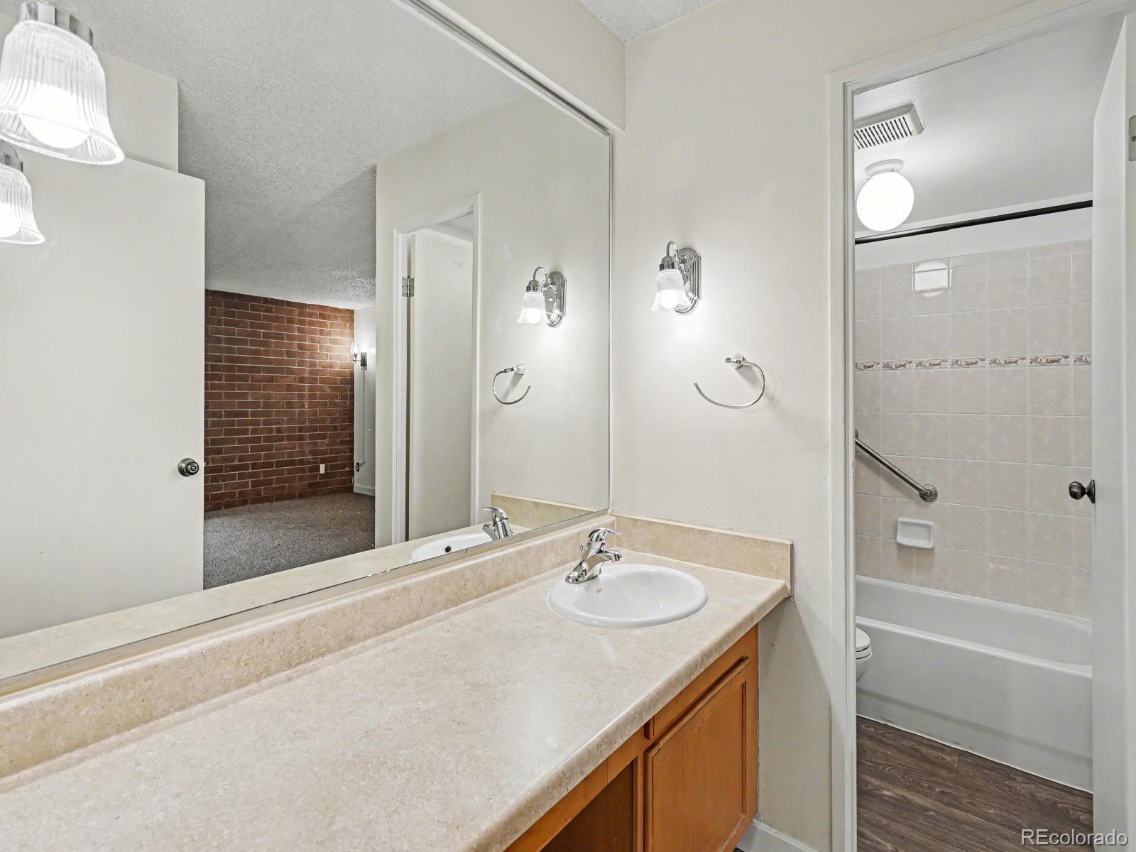 MLS Image #13 for 2880 s locust street 205s,denver, Colorado