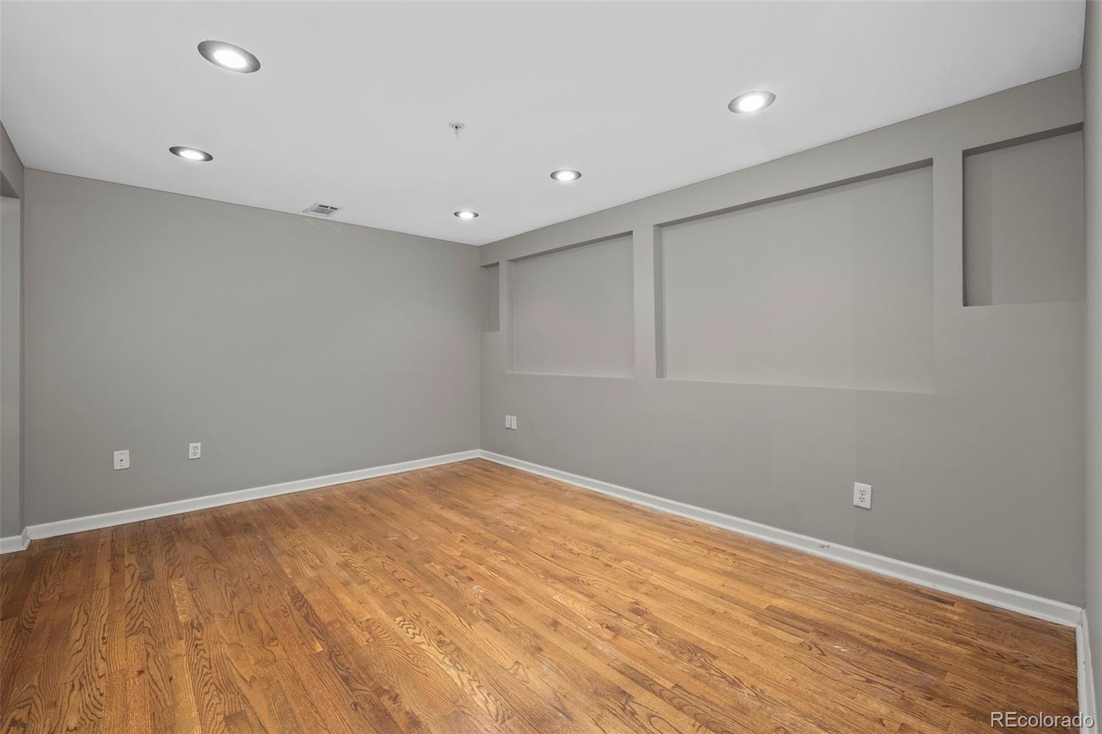 MLS Image #16 for 1555  california street,denver, Colorado