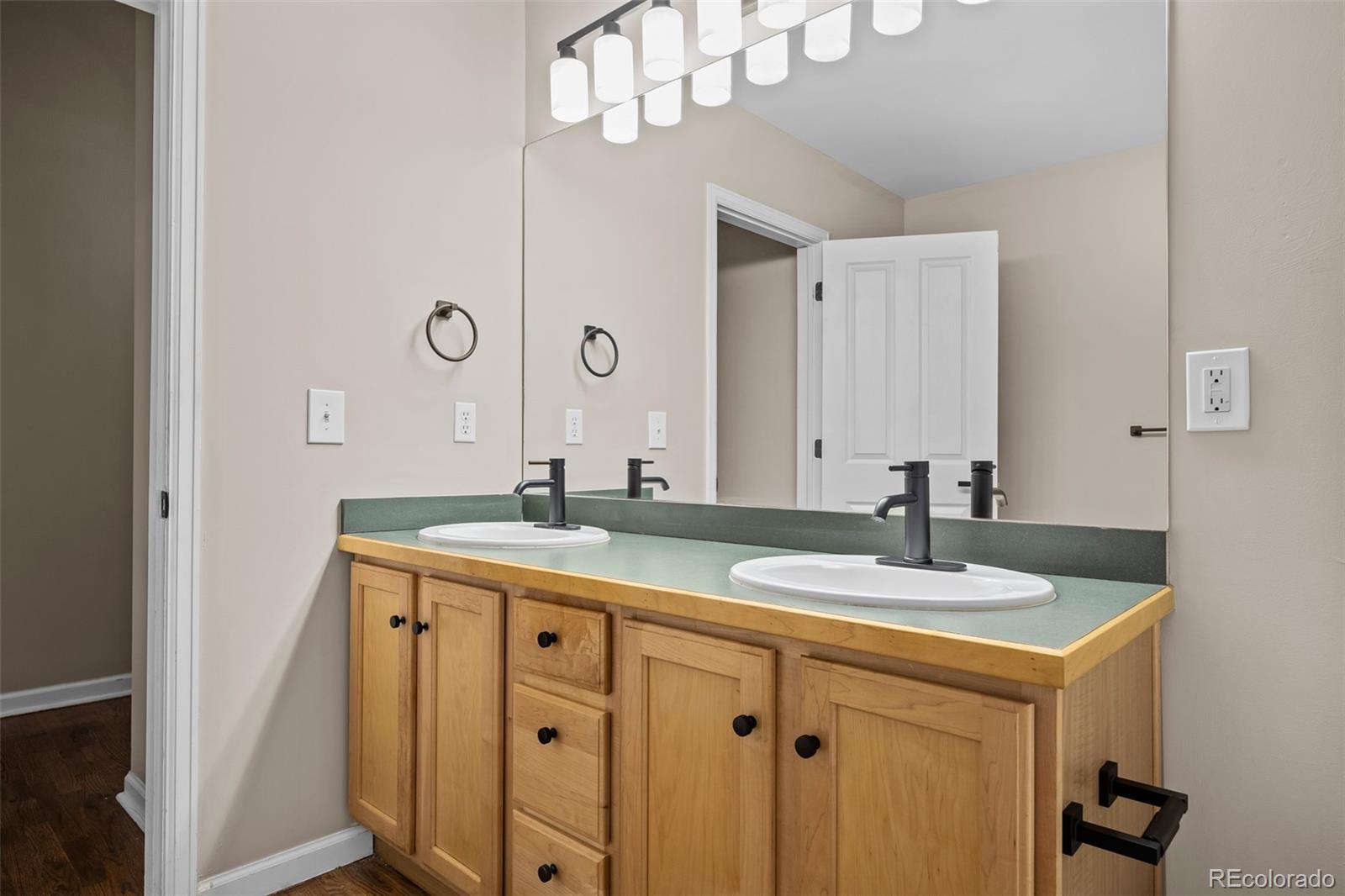 MLS Image #24 for 1555  california street,denver, Colorado