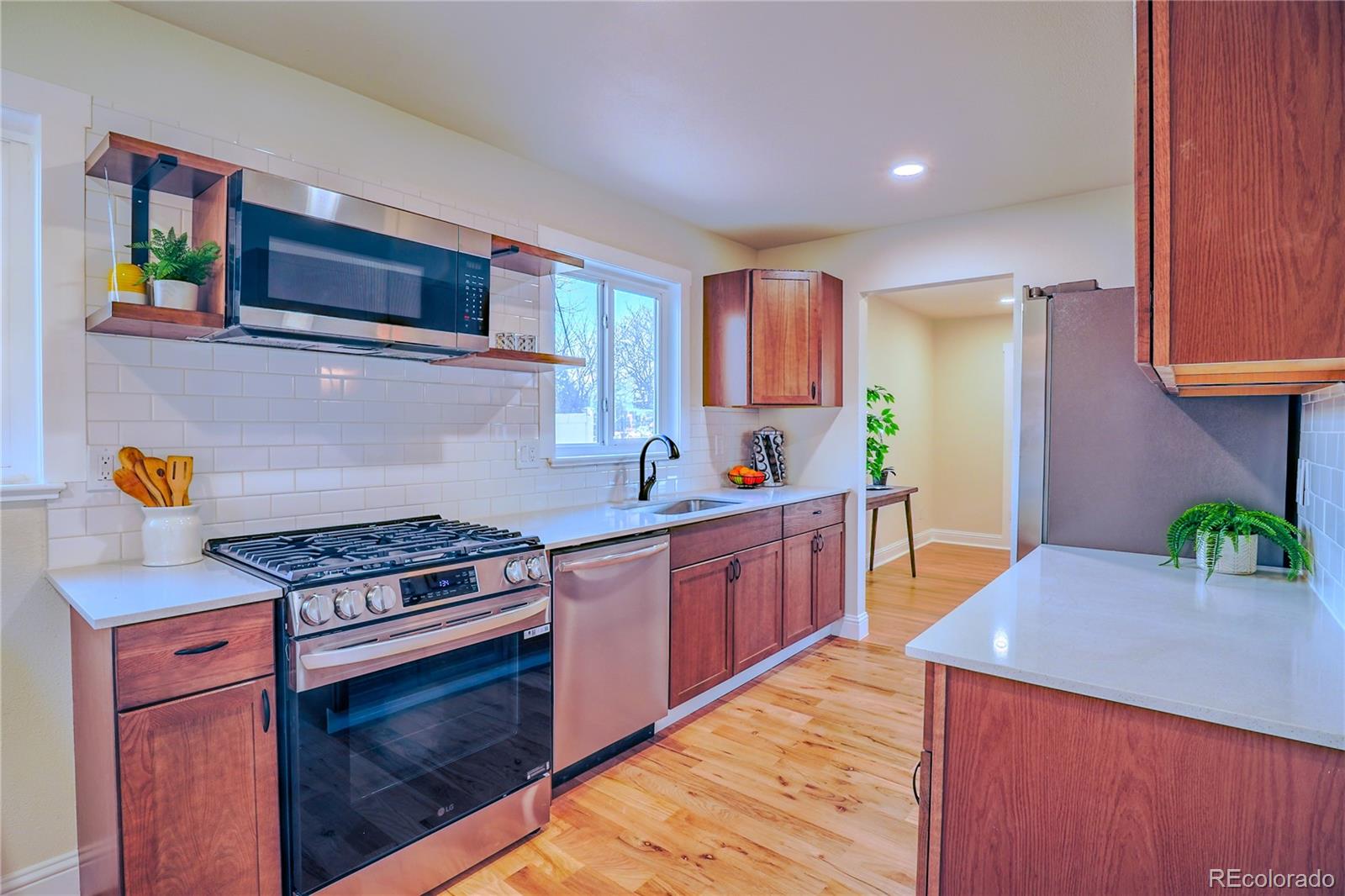 MLS Image #13 for 944 s pecos way,denver, Colorado