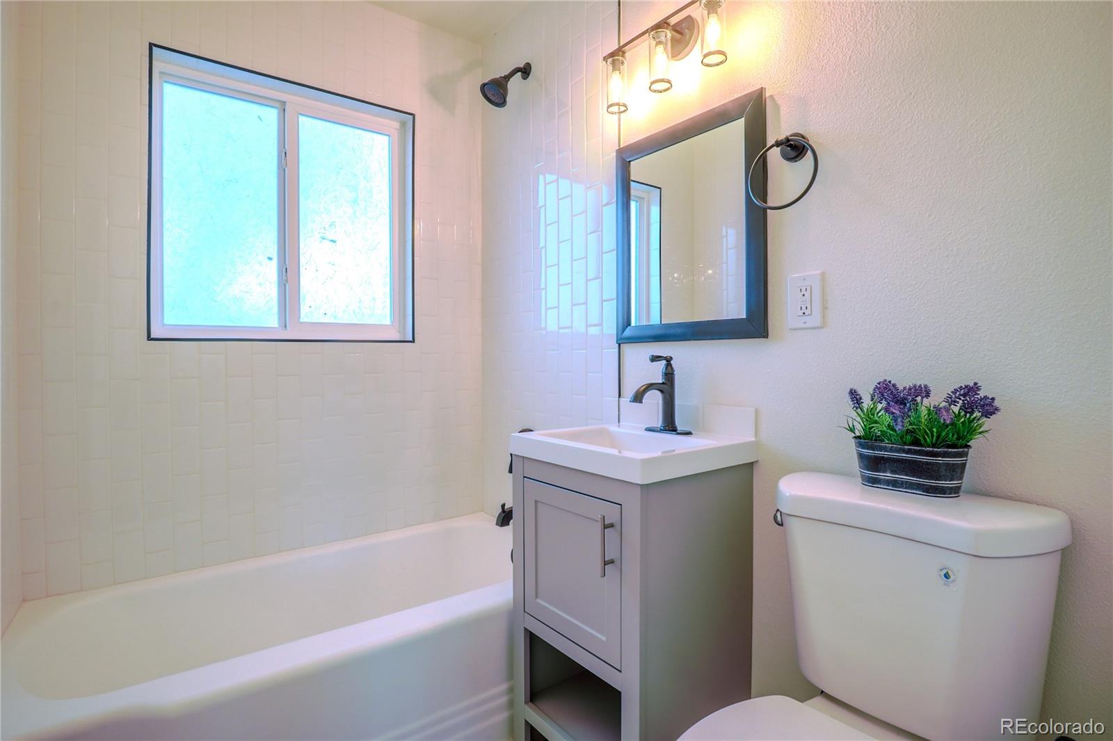 MLS Image #18 for 944 s pecos way,denver, Colorado