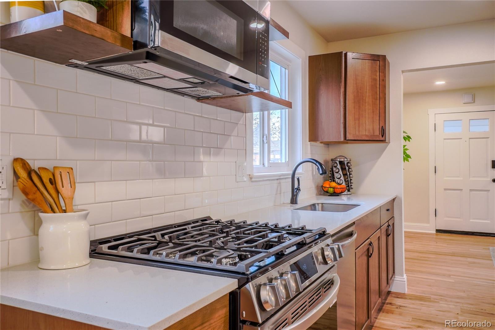 MLS Image #8 for 944 s pecos way,denver, Colorado