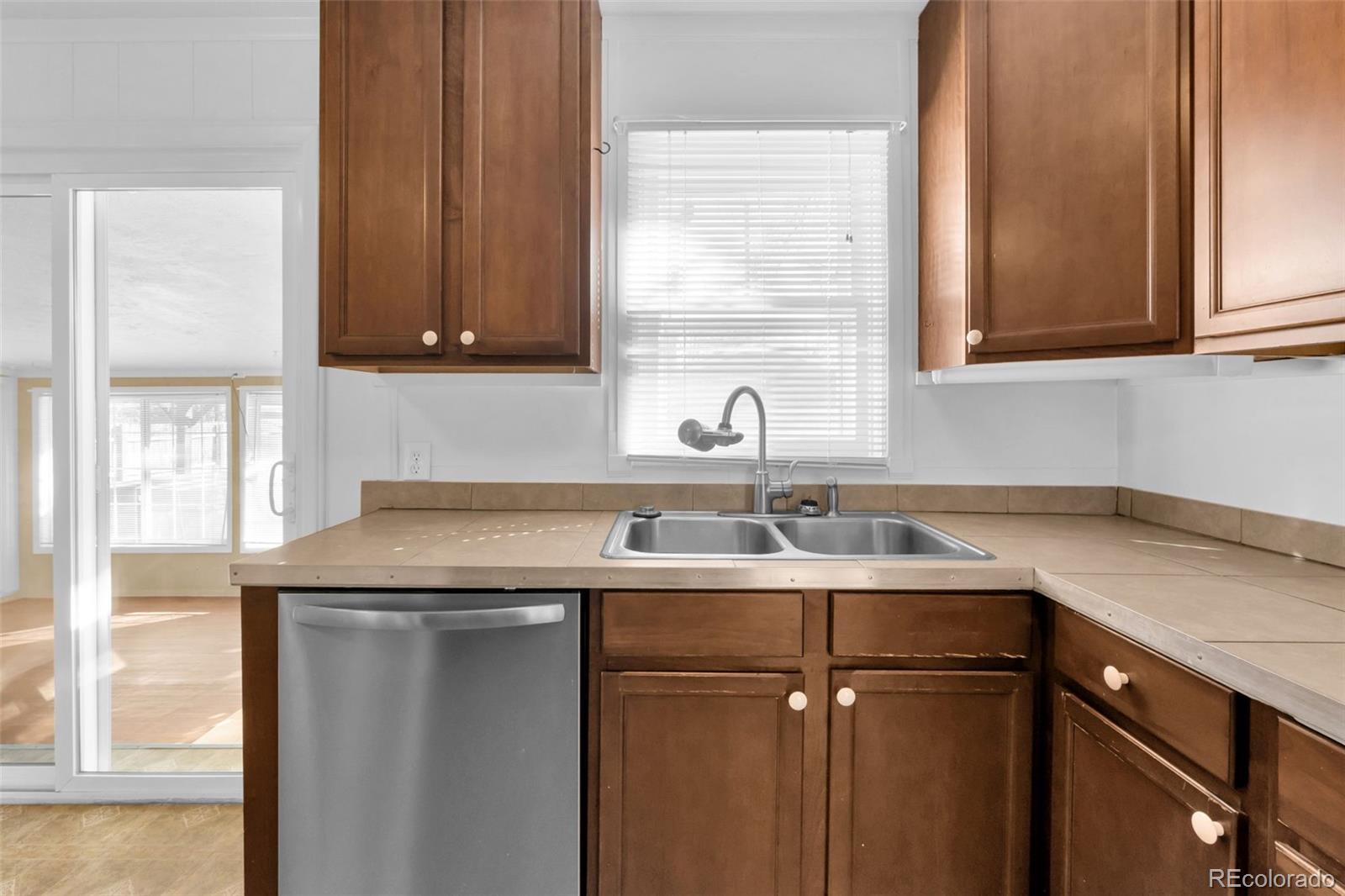 MLS Image #10 for 3906 s cherokee street,englewood, Colorado
