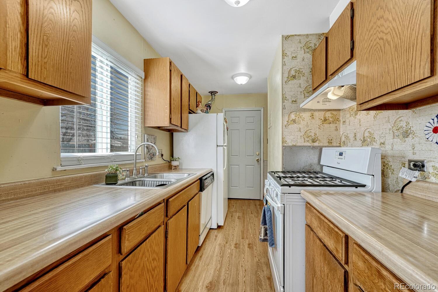 MLS Image #12 for 1935 s hazel court,denver, Colorado