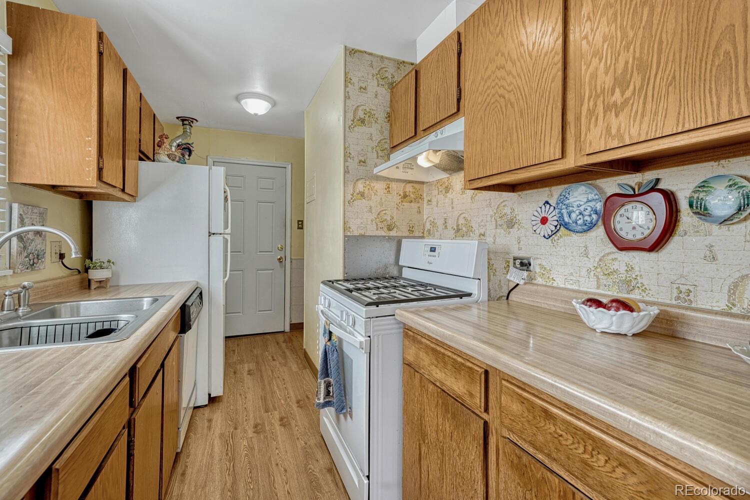 MLS Image #13 for 1935 s hazel court,denver, Colorado