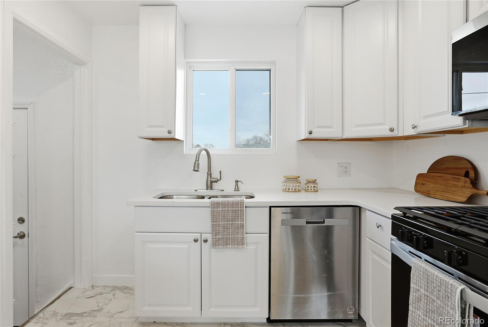 MLS Image #11 for 11258  larson lane,northglenn, Colorado