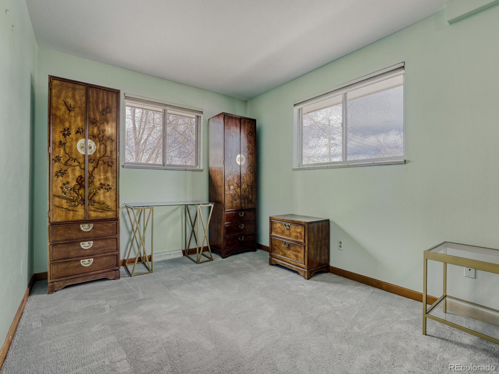 MLS Image #11 for 325 s monaco parkway,denver, Colorado