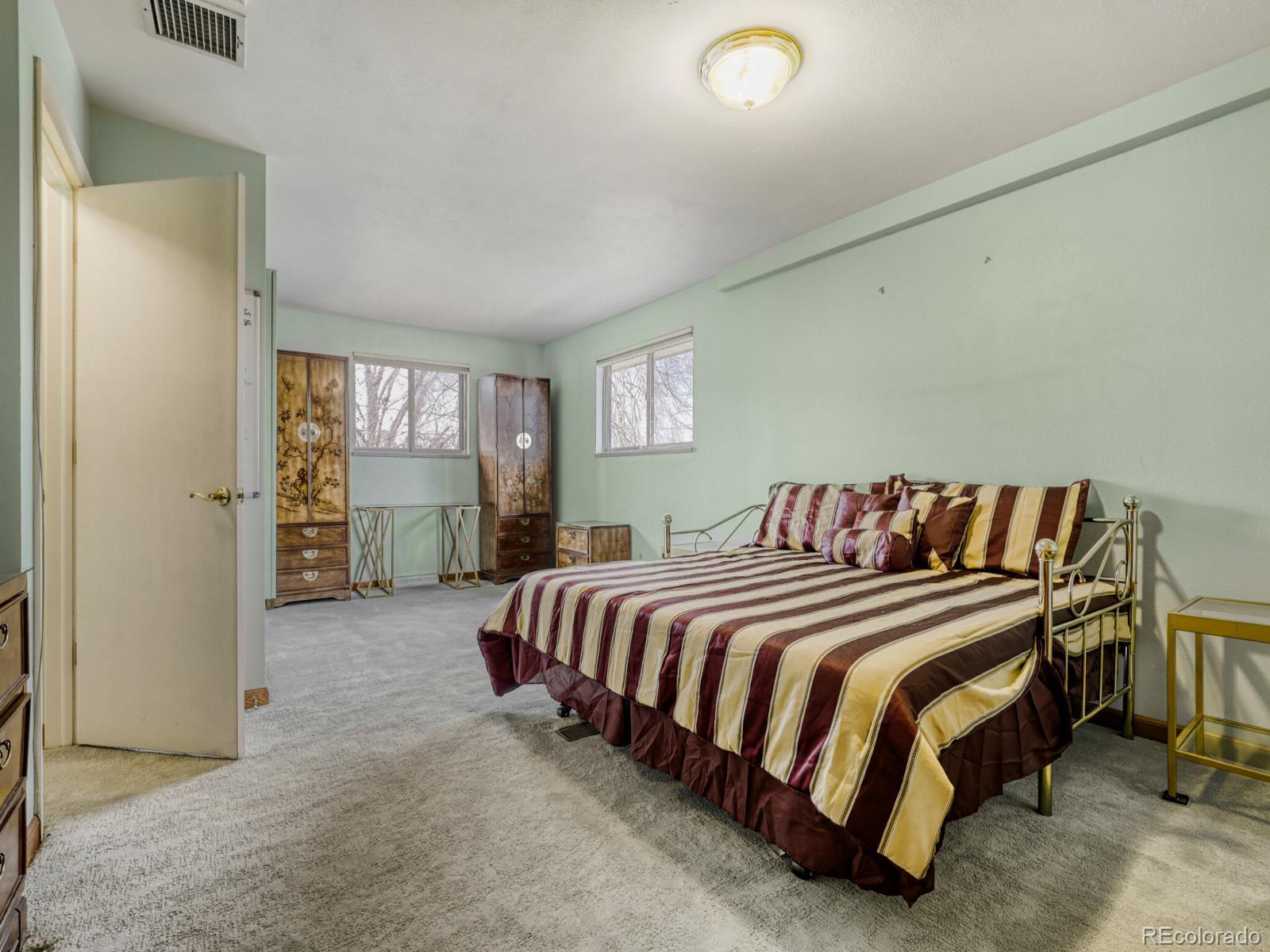 MLS Image #12 for 325 s monaco parkway,denver, Colorado