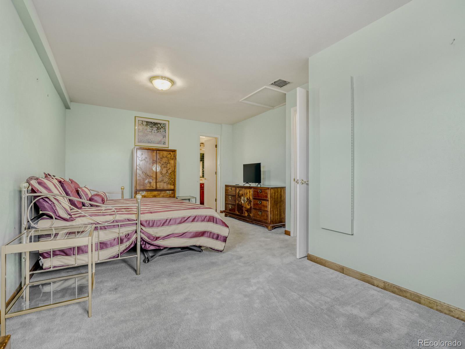 MLS Image #13 for 325 s monaco parkway,denver, Colorado