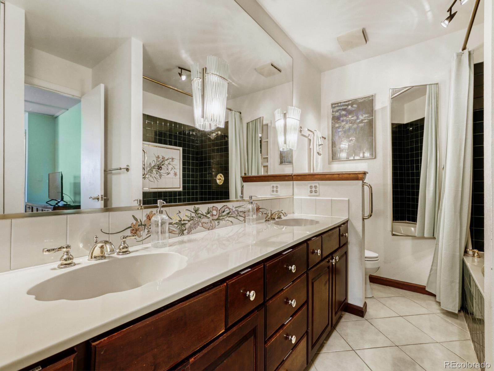 MLS Image #14 for 325 s monaco parkway,denver, Colorado